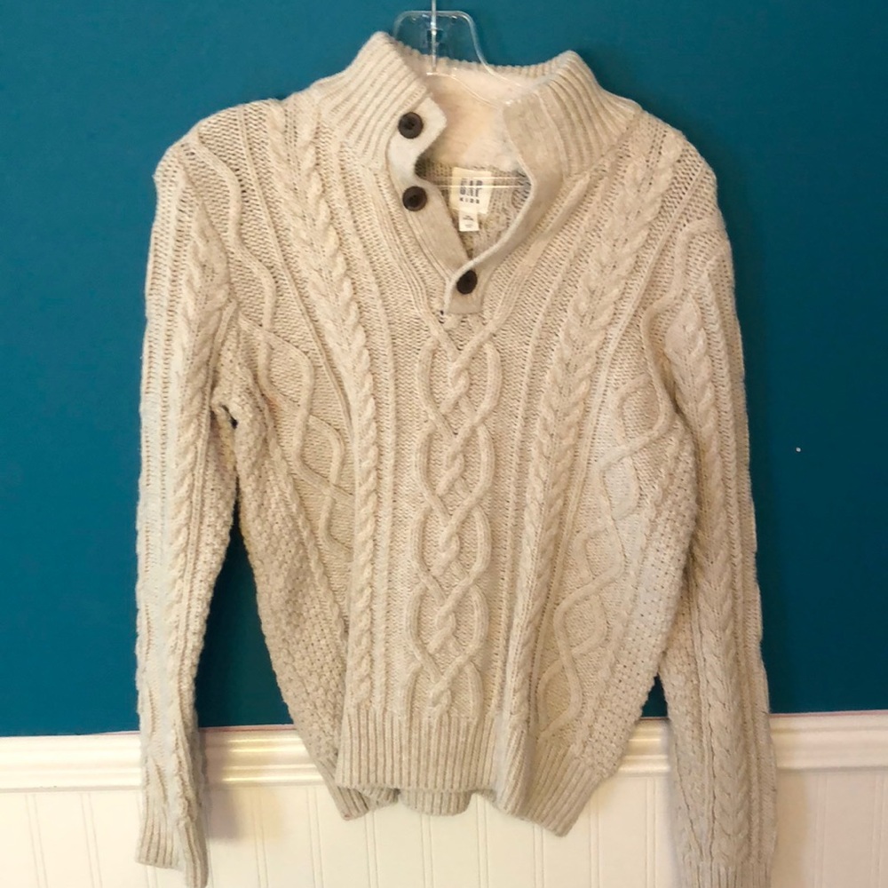 Warm fuzzy sweater 🌟